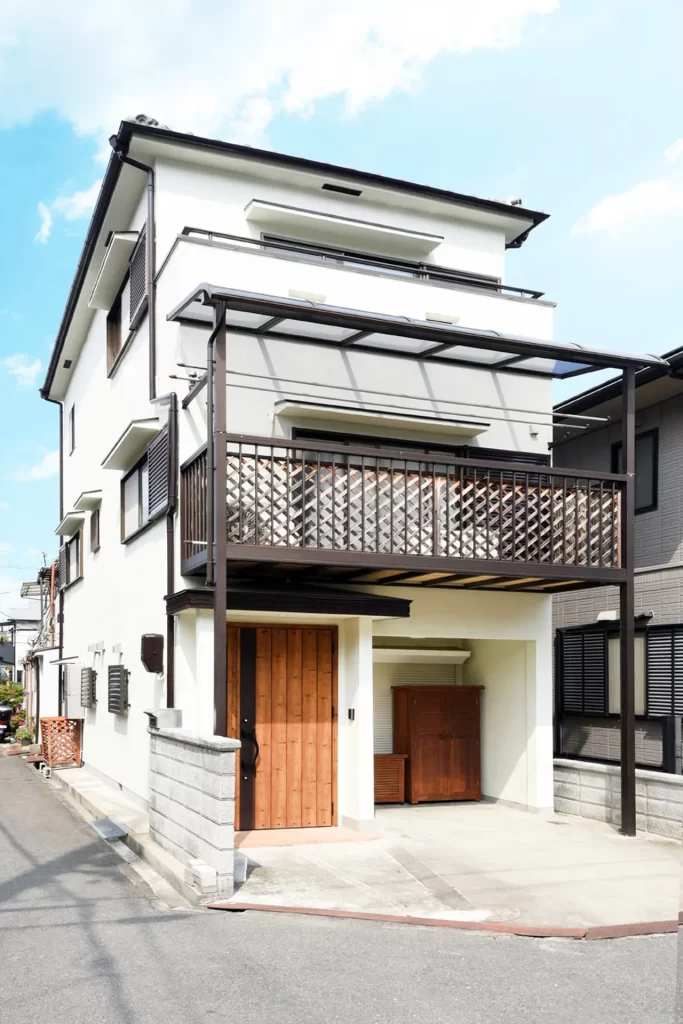 築40年鉄骨造３階建て 外観 アフター｜合同会社曉