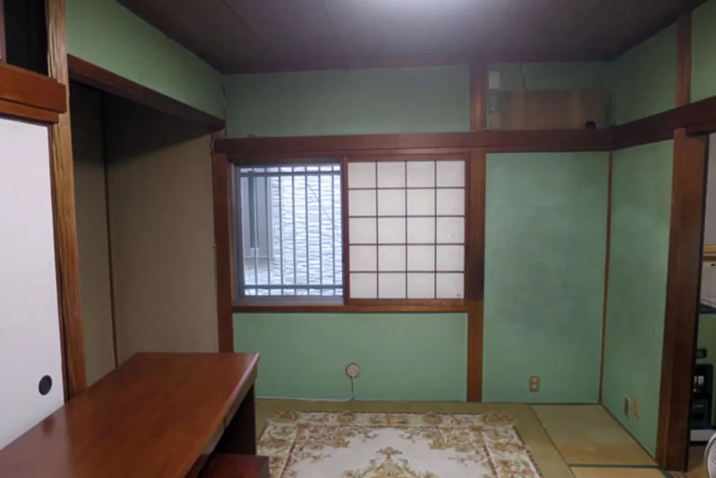 築40年木造2階建て キッチン据え付け前の居間｜合同会社曉