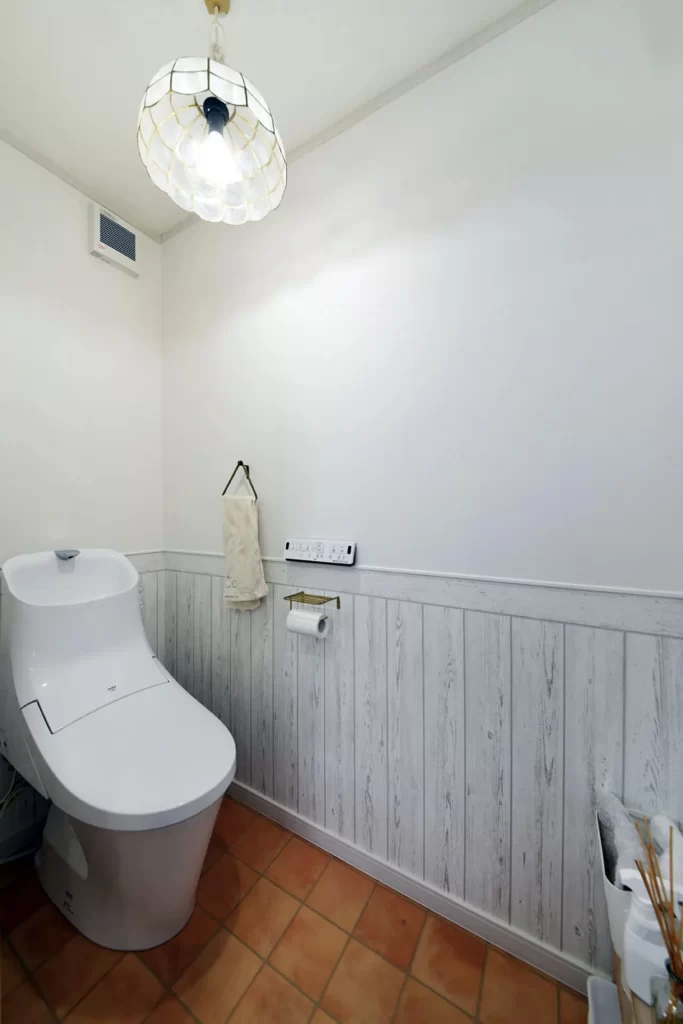 築40年鉄骨造３階建て トイレ アフター｜合同会社曉