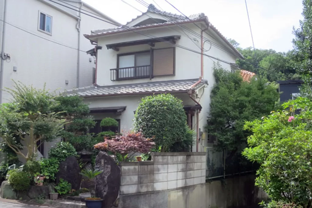 築40年木造2階建て外観 ビフォー｜合同会社曉