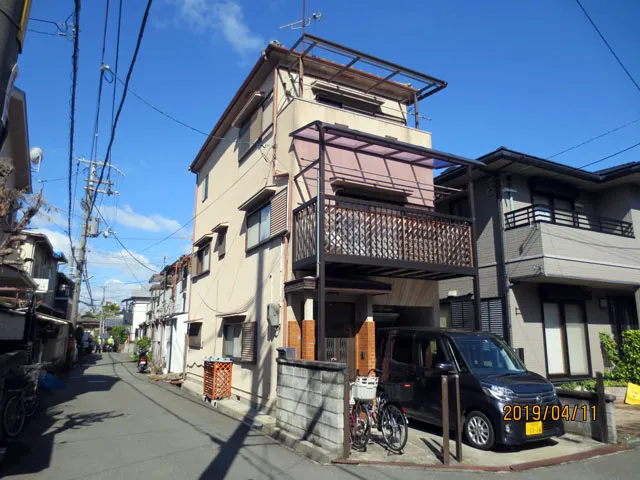 築40年鉄骨造３階建て 外観 ビフォー｜合同会社曉